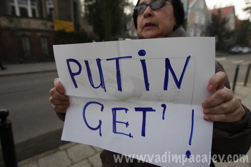 "Putin hands off Ukraine' protest in Gdansk, Poland