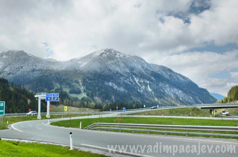FLUMI010514ita7_28_Fotor_austria-autostrada