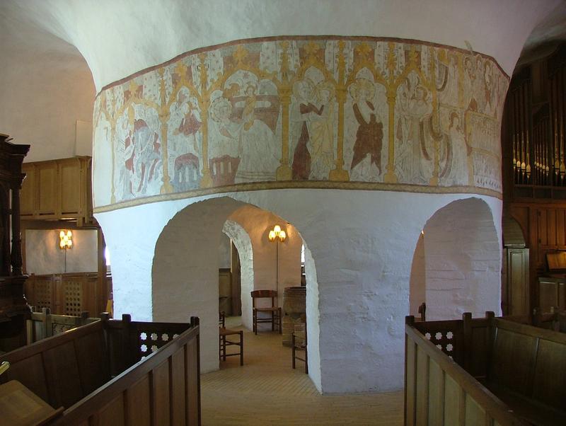 Wnętrze kościoła w Østerlars fot. "Oesterlarsfresco" by Jan Kronsell - Eget arbejde. Licensed under Public domain via Wikimedia Commons