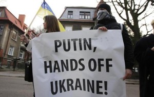 putin, hands off Ukraine ! protest pod rosyjskim konsulatem