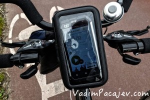Smartfon na rowerze? Wodoodprny pokrowiec z powerbankiem i pogoda ani blackout niestraszne