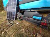 Ładowarka solarna baterii roweru elektrycznego i hulajnogi elektrycznej. Darmowy prąd ze słońca